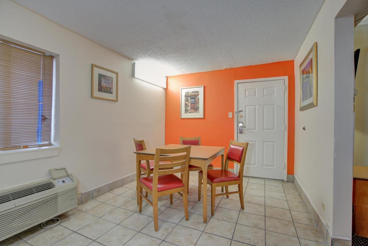 Americas Best Value Inn Laredo Zewnętrze zdjęcie