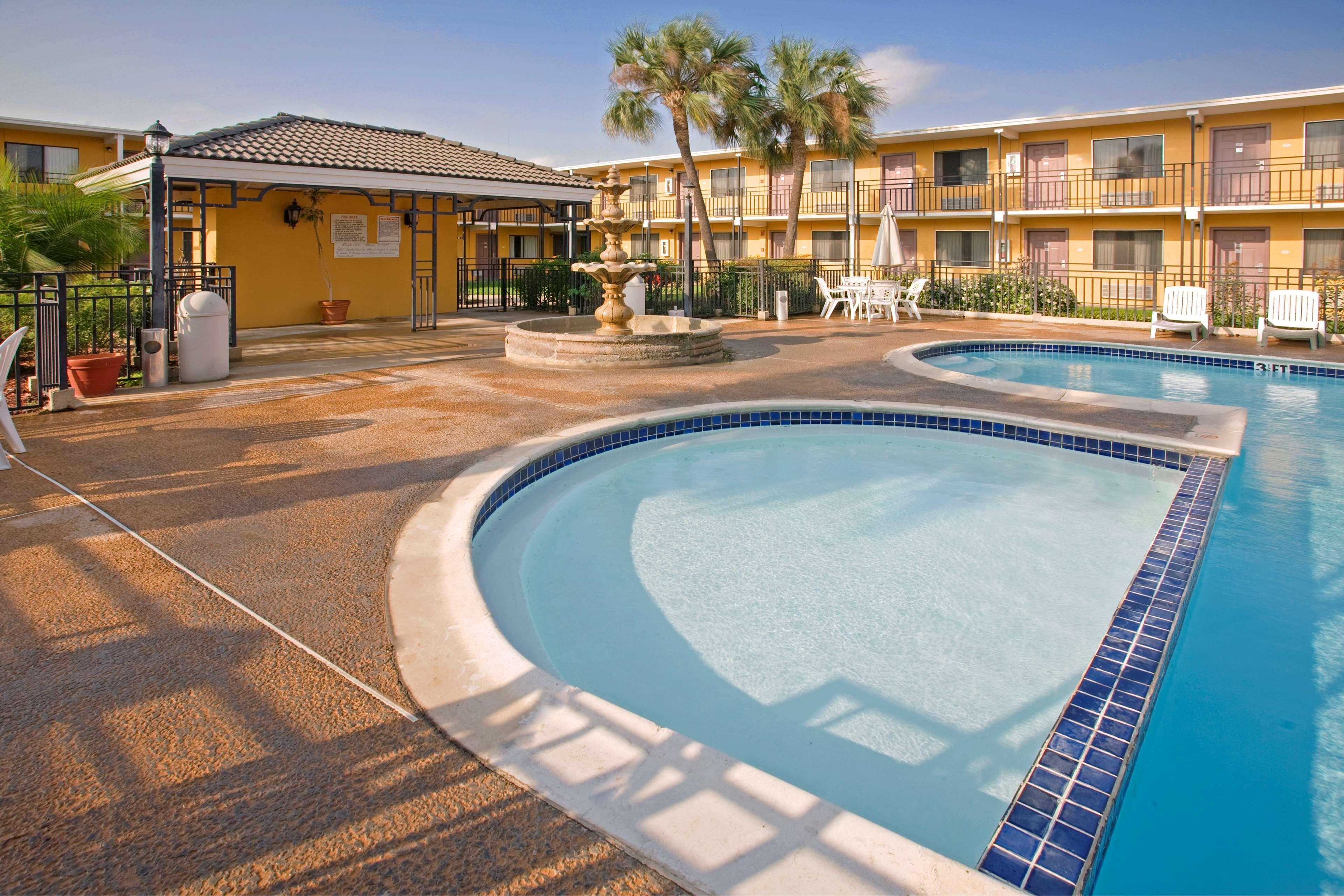 Americas Best Value Inn Laredo Zewnętrze zdjęcie