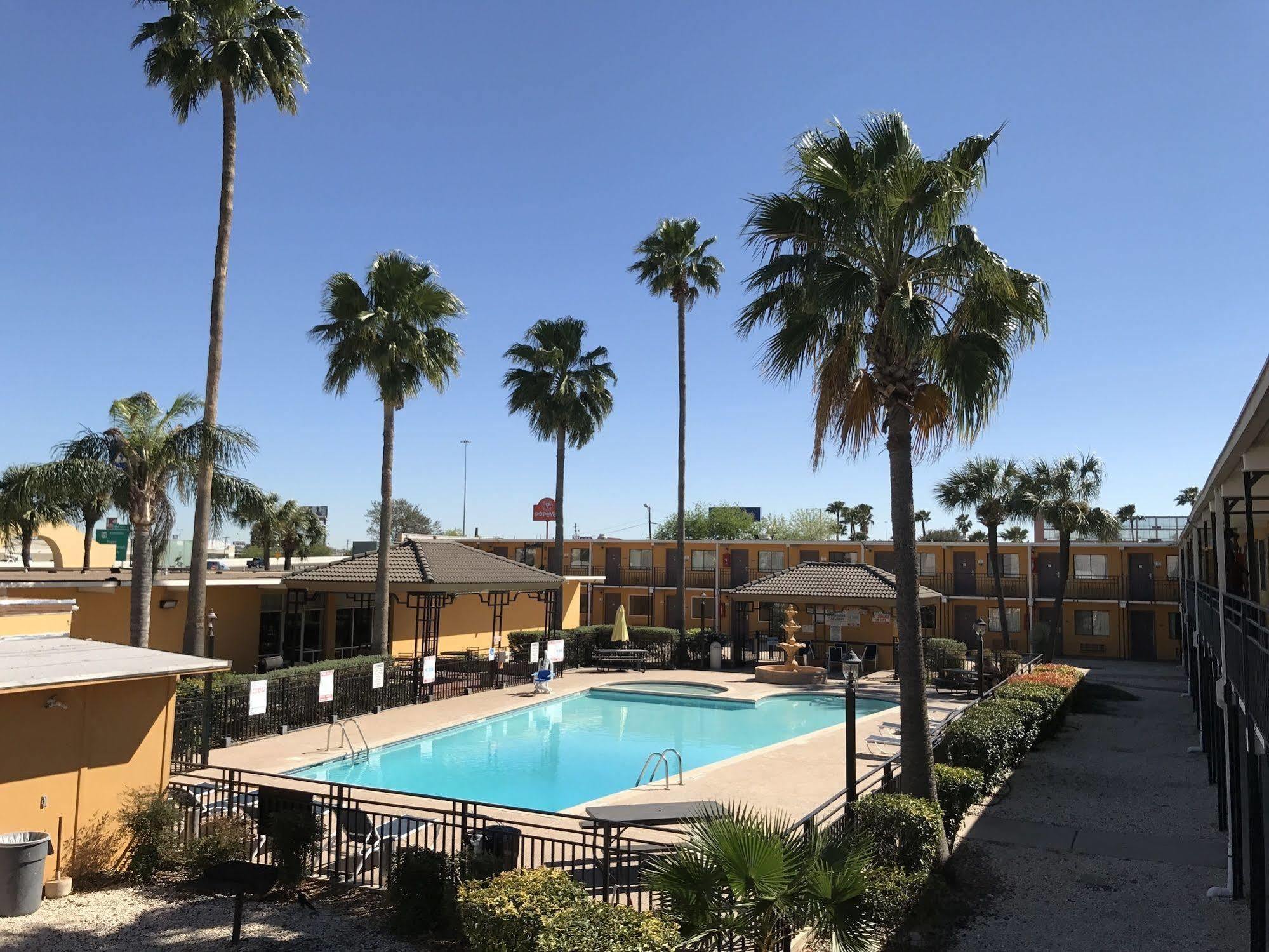 Americas Best Value Inn Laredo Zewnętrze zdjęcie